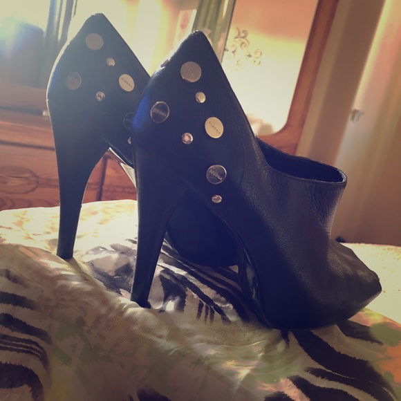 BCBG high heel booties with open toe - Picture 1 of 8